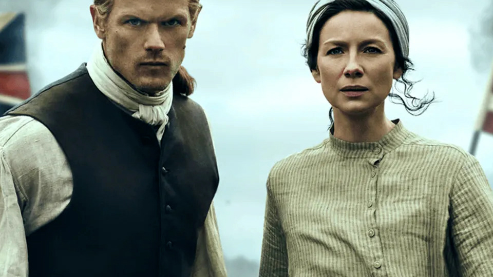 Jamie (Sam Heughan), Claire (Caitríona Balfe)