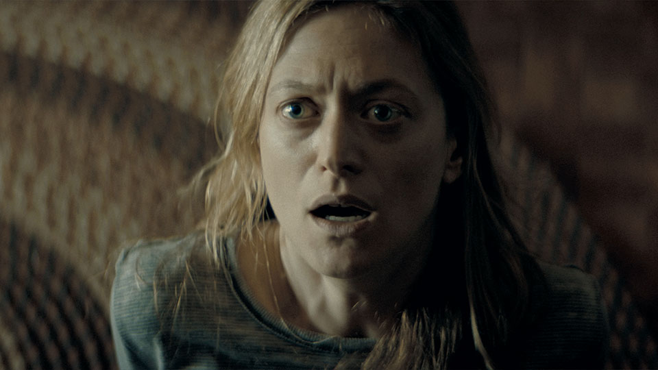 Louise (Marin Ireland)