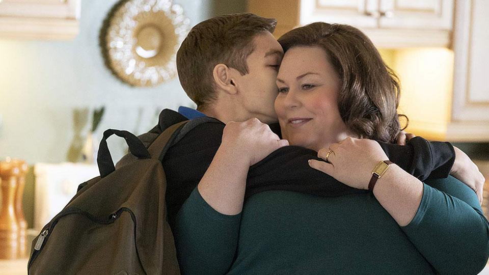 Joyce (Chrissy Metz) und Sohn John (Marcel Ruiz)